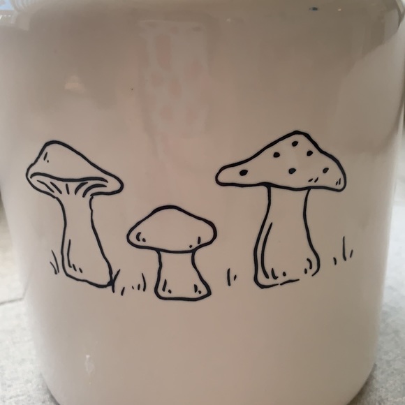 Rea Dunn - Picture 3 of 6